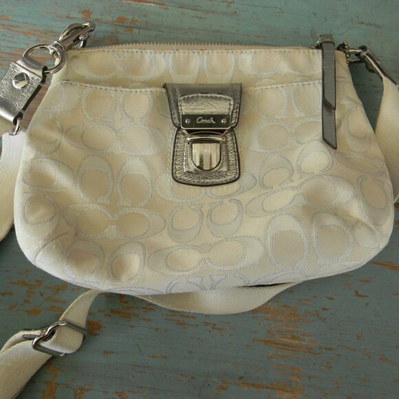 COACH Signature LOGO CANVAS/LEATHER POPPY SILVER/BEIGE Swingpack CROSSBODY BAG - Picture 2 of 10